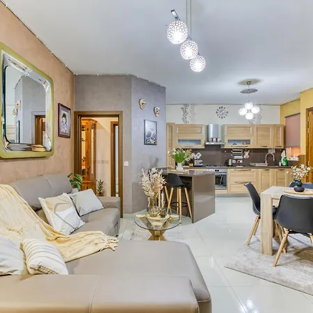 Charming 2br In The Heart Of By 360 Estates Apartment