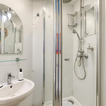 Daire Charming 2br In The Heart Of By 360 Estates