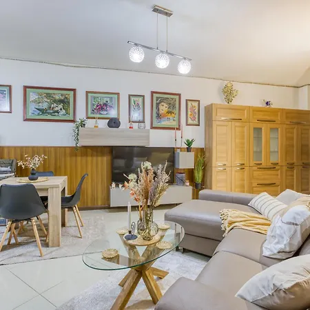 Daire Charming 2br In The Heart Of By 360 Estates Marsaxlokk